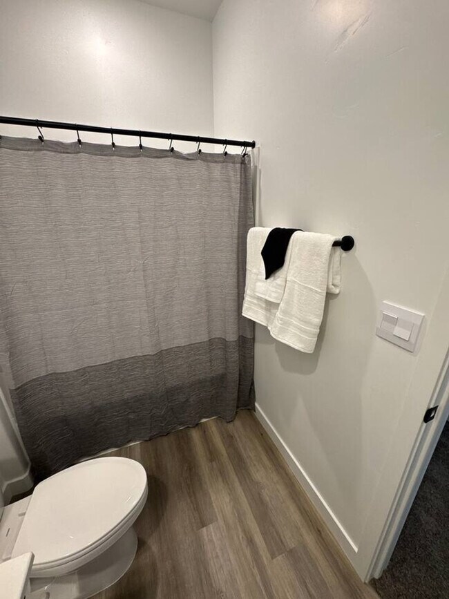 Foto del edificio - 1705 Ripple Rock Dr