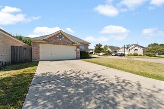 Building Photo - 12119 Lakewood Villa Dr