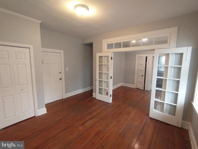 Building Photo - 307 Dolphin St