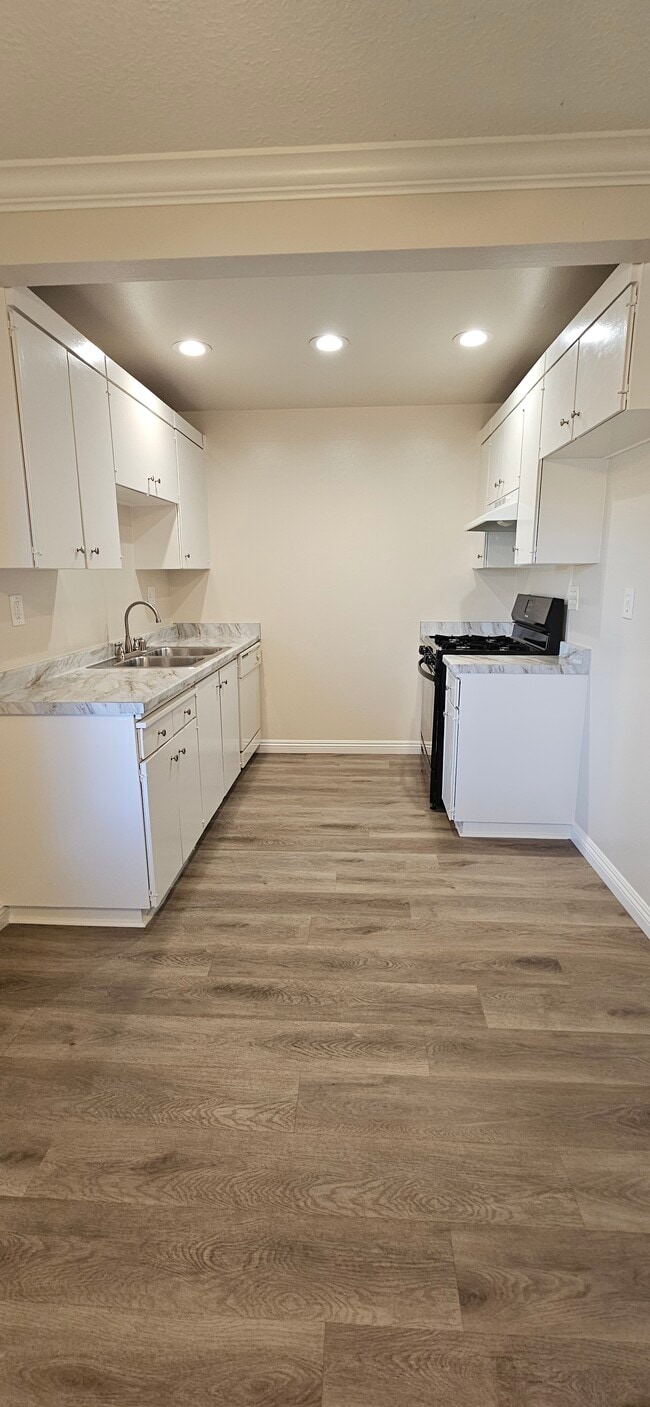 Building Photo - Puerta Madera