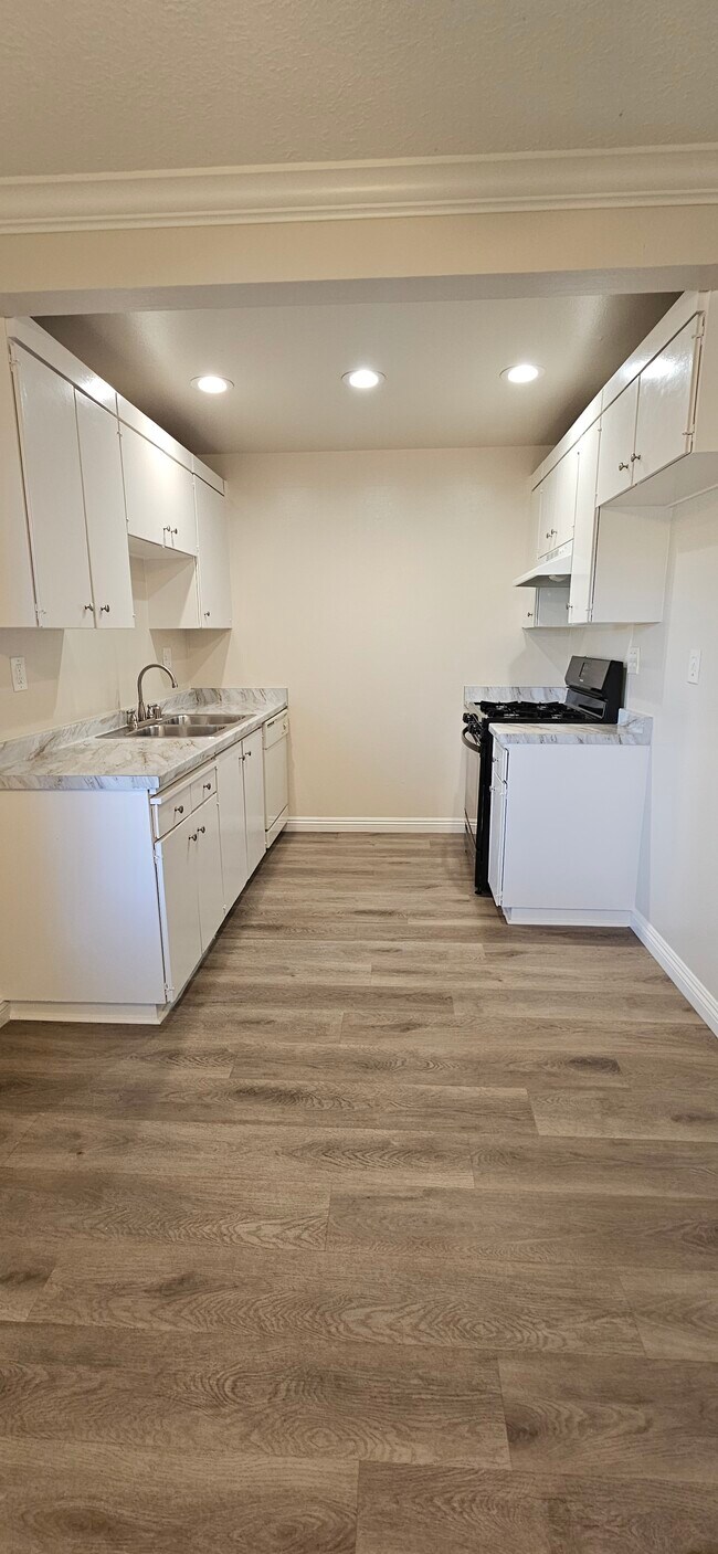 Foto del edificio - Puerta Madera