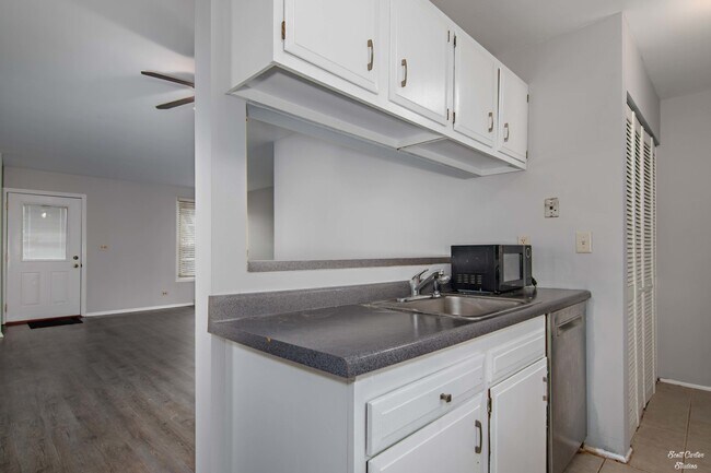 Building Photo - 538 James Ct
