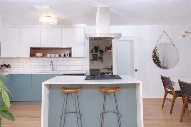 Foto del edificio - 2211 1/2 Pasadena Dr