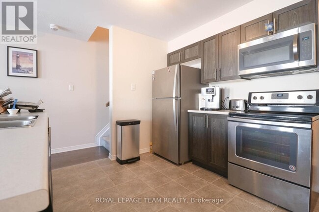 Building Photo - 514 Radiant Private