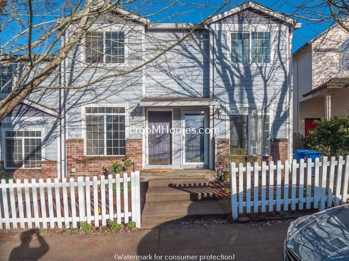Two Bedroom Townhome In SE Portland w/ Lar... - Two Bedroom Townhome In SE Portland w/ Lar...