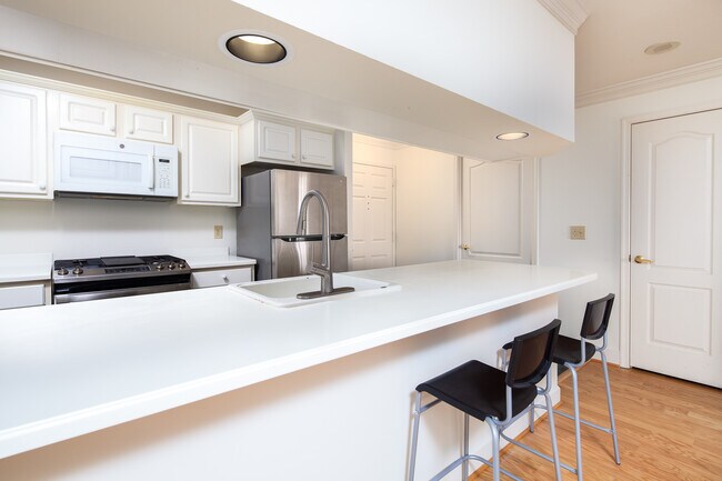 Foto del edificio - 1050 N Stuart St