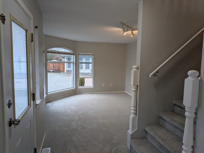 Building Photo - 9457 Broadway