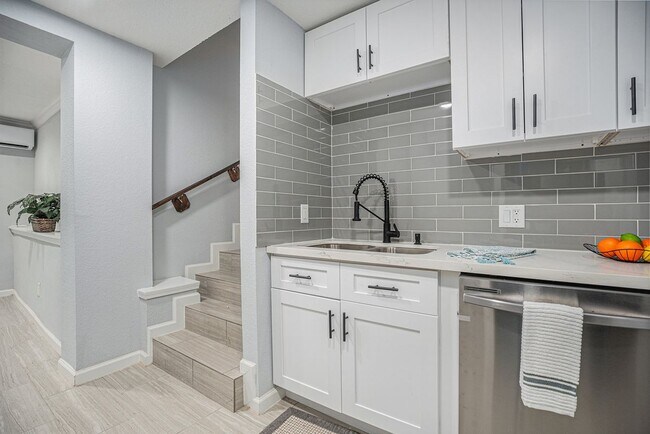 Foto del edificio - 7449 Walker St