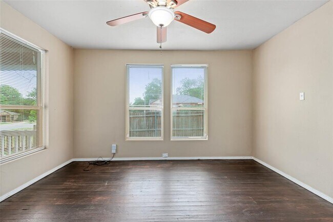 Building Photo - 818 E Woodin Blvd