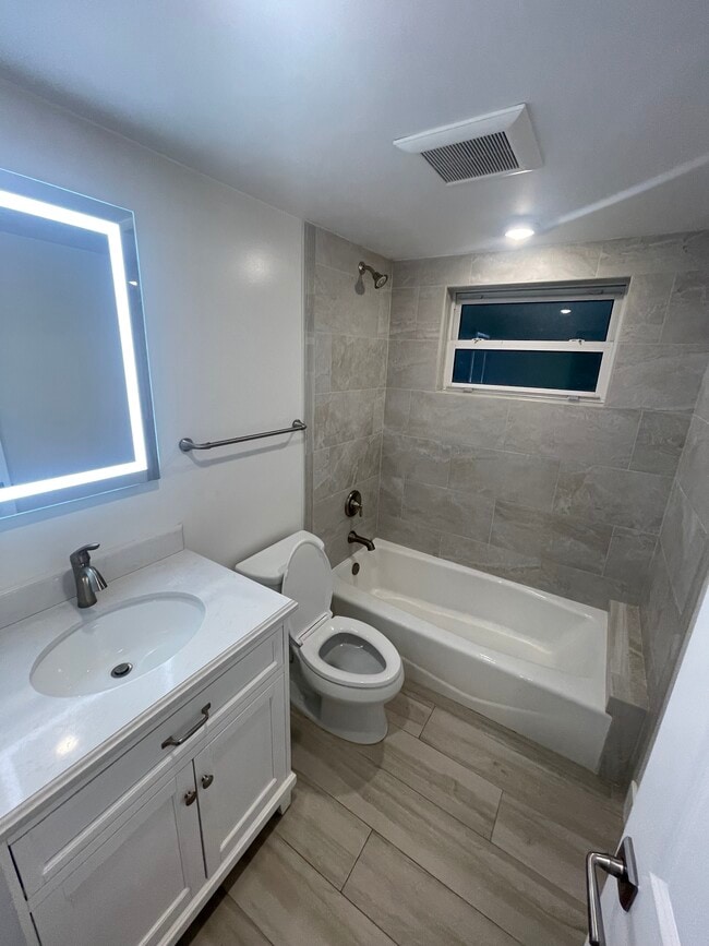 Foto del edificio - 127 Monroe Dr