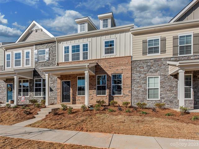 Building Photo - 5252 Kinsbridge Dr