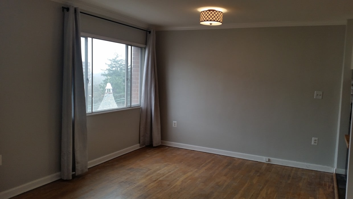 Building Photo - 1300 S Arlington Ridge Rd