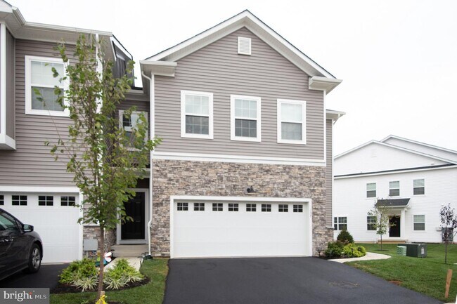 Building Photo - 137 Livingston Ln