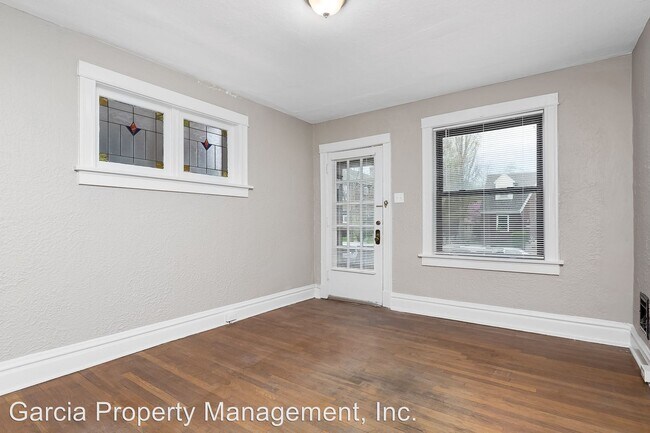 Building Photo - 5008-5010 Lindenwood Ave
