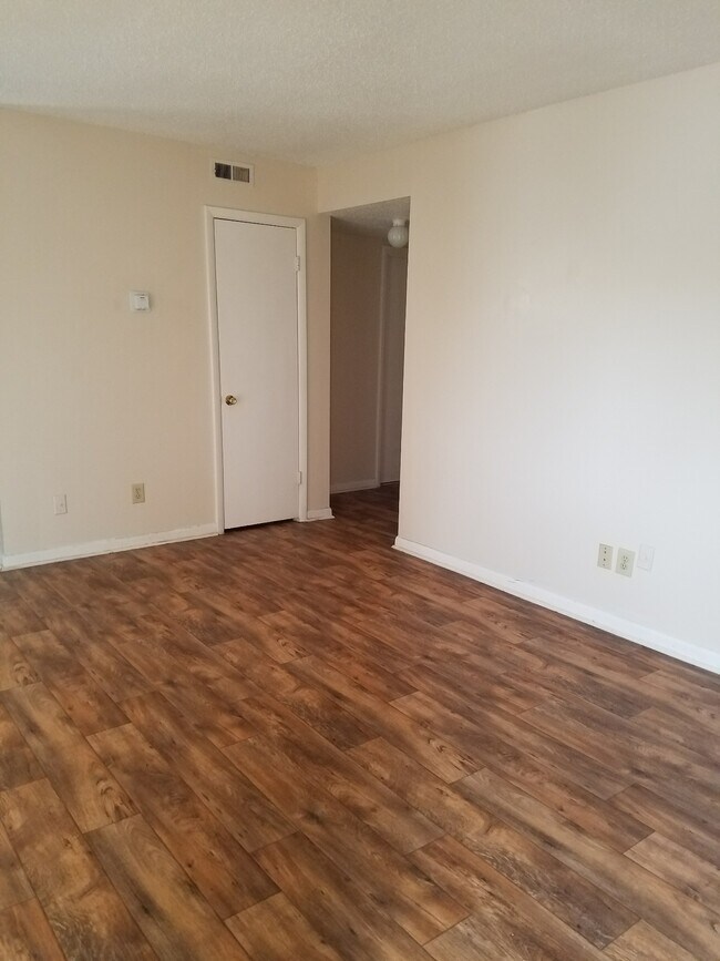 3902 Cobb Rd Unit 102 A, Huntsville, AL 35805 Room for Rent in