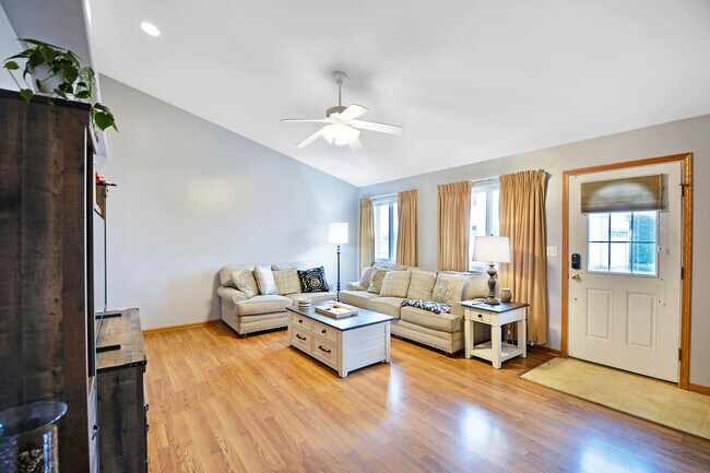 Building Photo - 1749 Waters Edge Dr