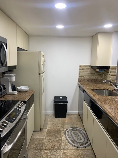 Kitchen side view - 4500 W Brigantine Ave