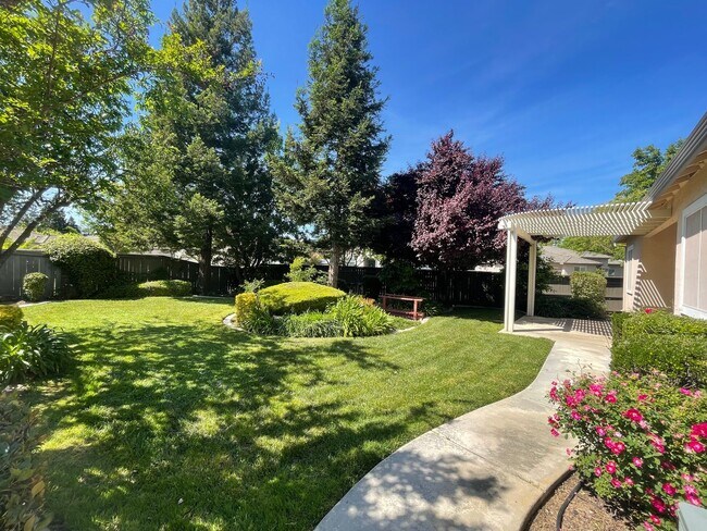 Foto del edificio - Senior Community for those 55+ Large 2 bedroom, 2 bath with bonus room!  All modern amenities!