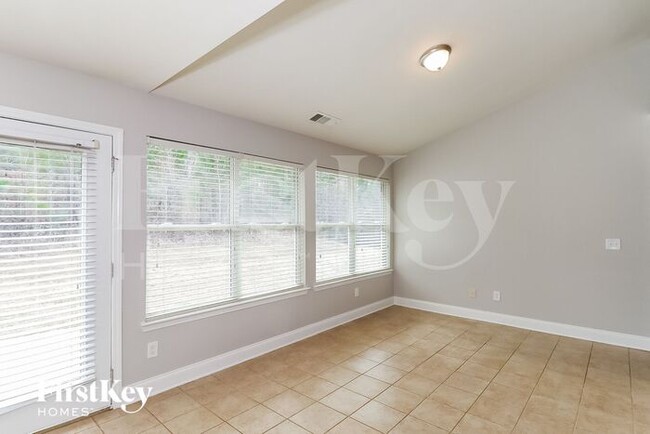 Building Photo - 6256 Cove Creek Dr