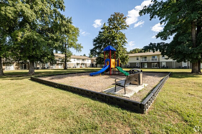 Patio de juegos - Meadow Creek Apartments