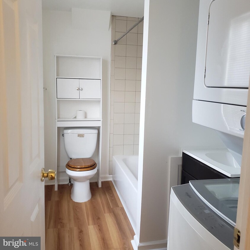 Foto principal - 634 E Evesham Rd