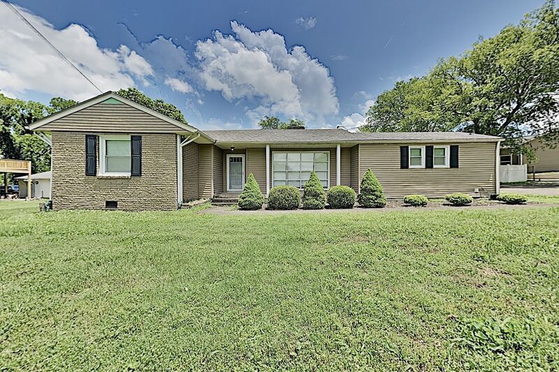 Primary Photo - 4402 Saunders Ave
