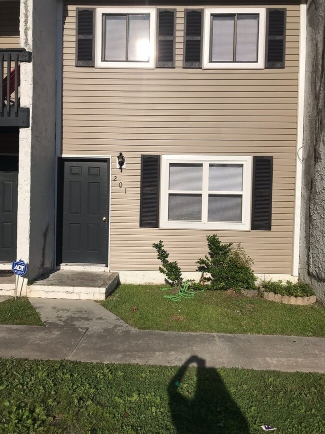 Building Photo - 401 Golf Rd