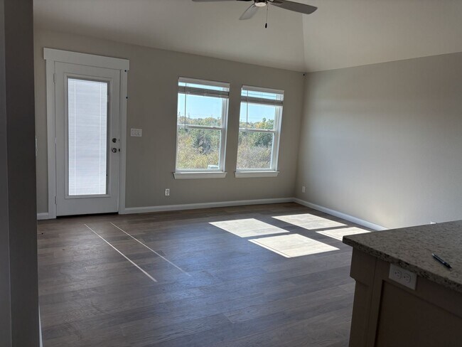 Building Photo - Brand New Duplex!