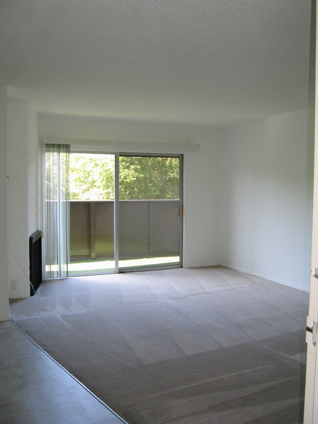 Building Photo - 14545 Albers St