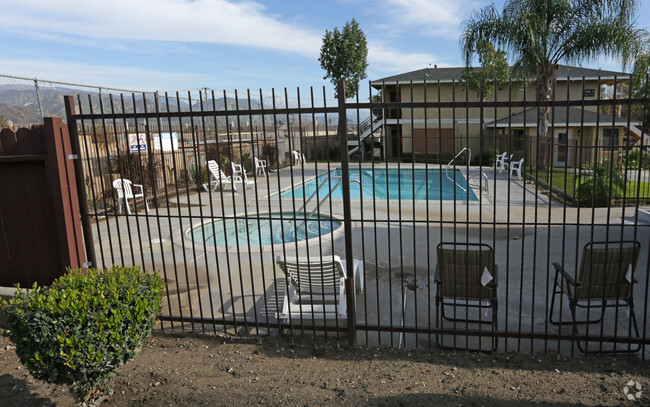 Pool - Mountain Gate Apartments