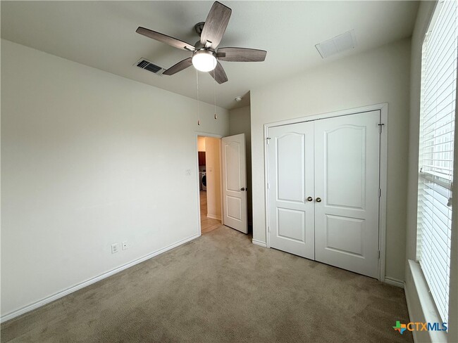 Building Photo - 2065 Oxbow Cir