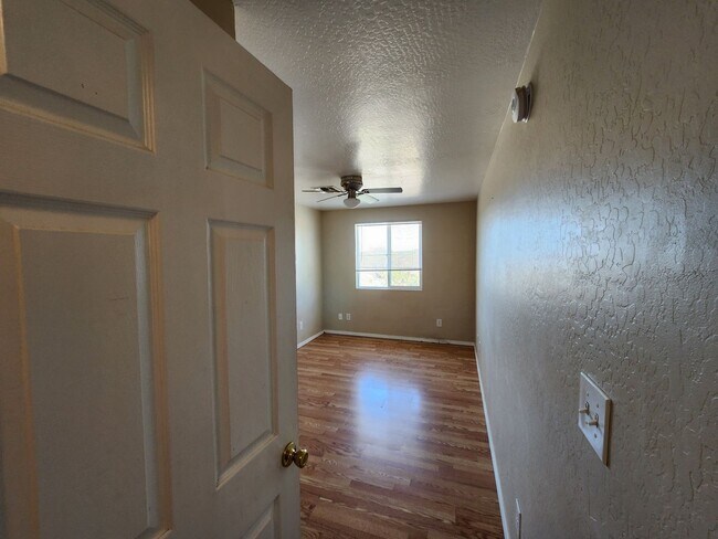 Foto del edificio - Beautiful 3 Bed/2 Bath on 2+ Acre Horse Pr...