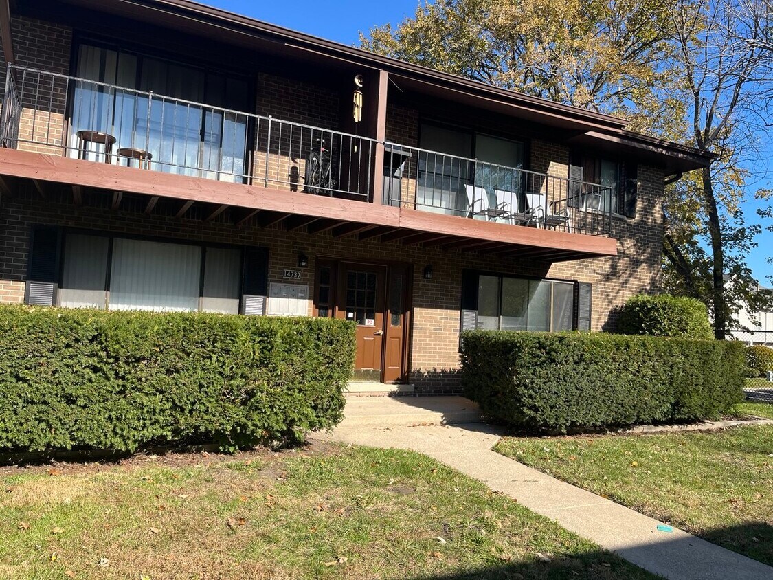 Foto principal - 14737 Kilpatrick Ave