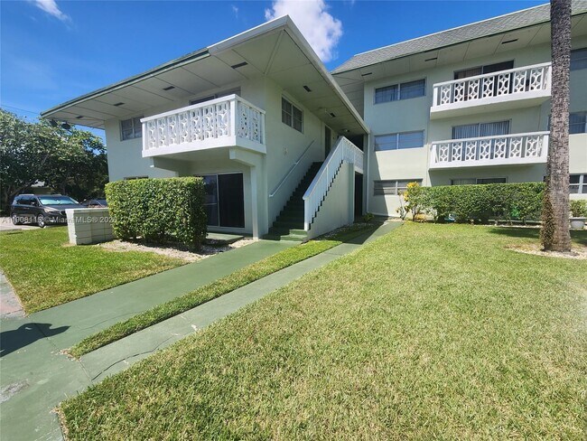 Foto del edificio - 4200 NW 3rd Ct