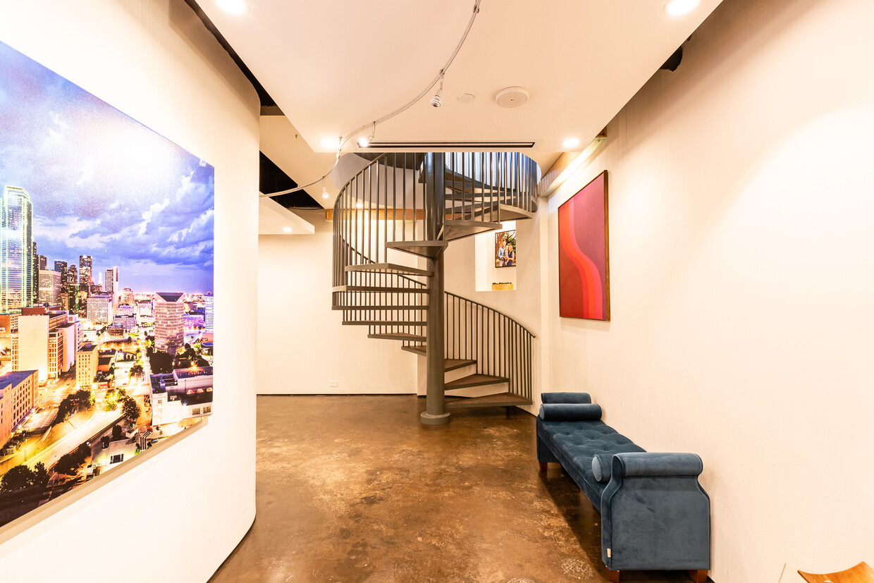 Foto principal - 511 N Akard St
