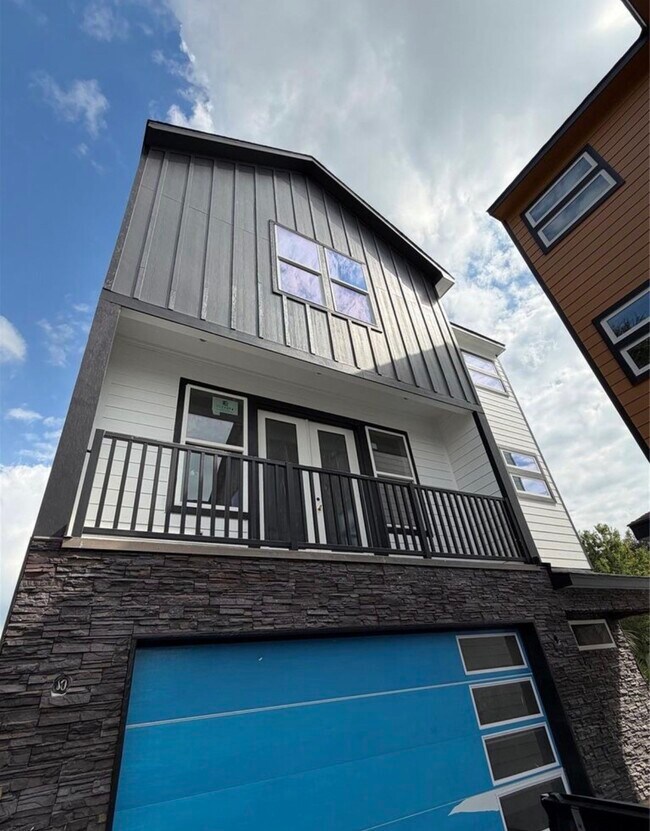 Building Photo - 2709 Berry St