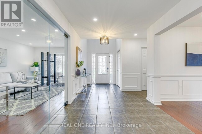 Building Photo - 2075 Banbury Crescent