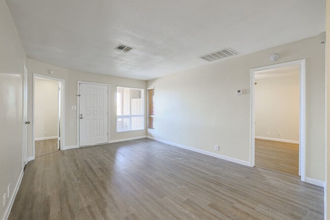 Building Photo - 2 bedrooms condo