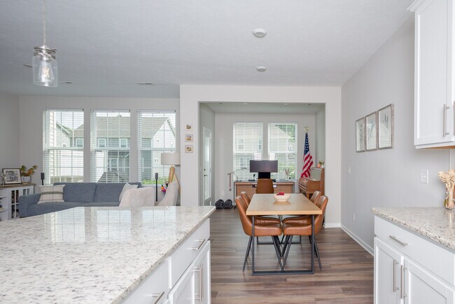 Foto del edificio - 810 Dipper Ln
