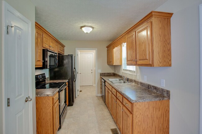 Foto del edificio - 3 Bedroom, 2 Bath Home With Fenced Back Yard!