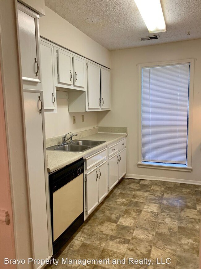 Foto del edificio - 3024-3026 Sonya Ln