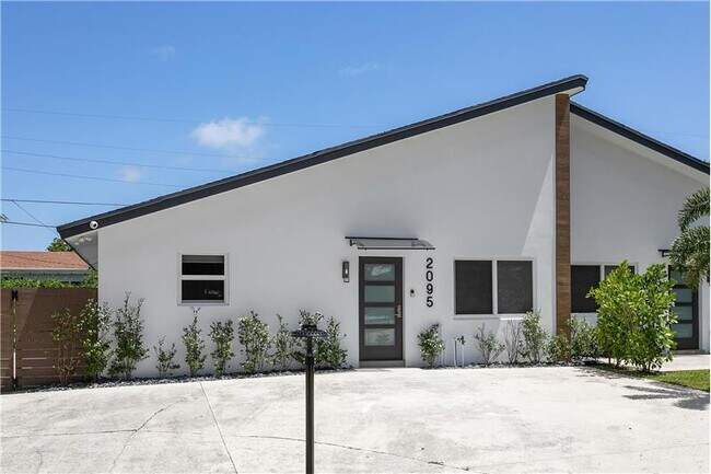 Foto del edificio - 2095 Cove Ln