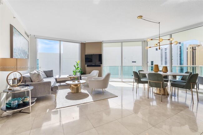 Foto del edificio - 150 Sunny Isles Blvd