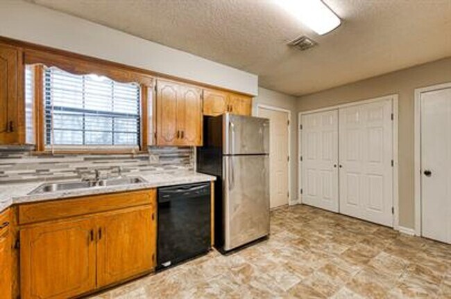 Foto del edificio - 114 S Mitchell St