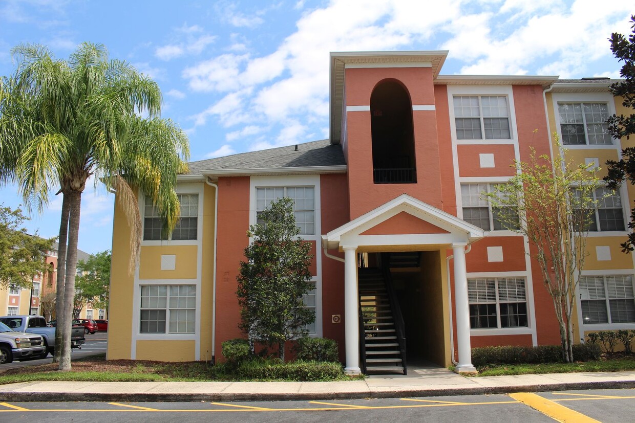 Foto principal - 3 Bedroom, 2 Bath First Floor Condo Unit!