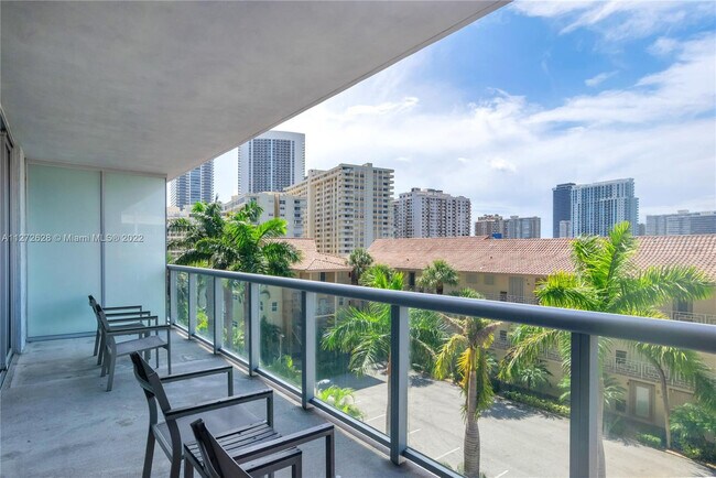 Foto del edificio - 2602 E Hallandale Beach Blvd