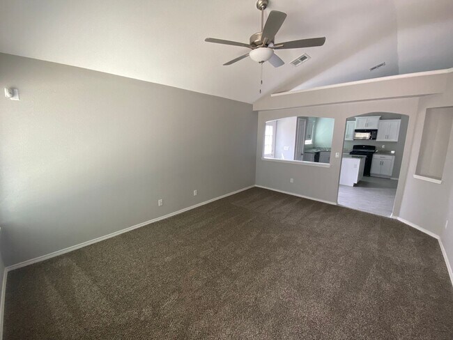 Foto del edificio - EASTSIDE HOME FOR RENT