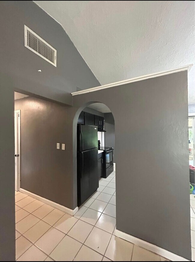 Foto del edificio - DeBary 3 Bedroom 1 Bath $1850.00 Month Call Carole Arcaro 386-216-4900 Deltona Lakes Realty