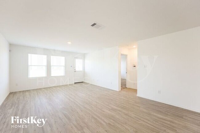 Foto del edificio - 1347 White Willow