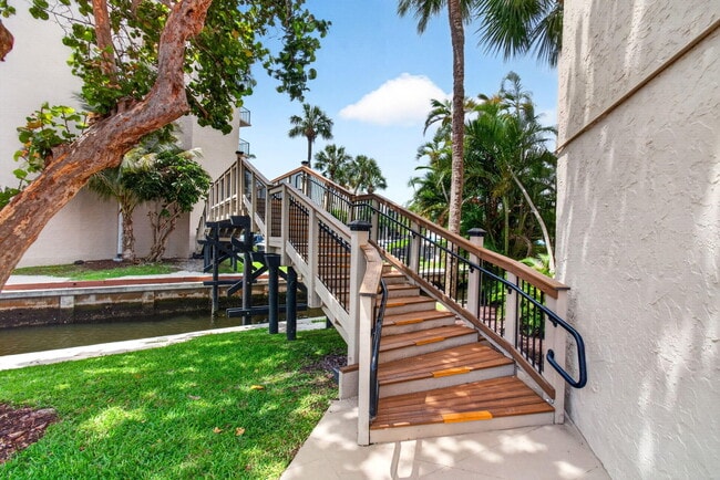Building Photo - 12 Royal Palm Way